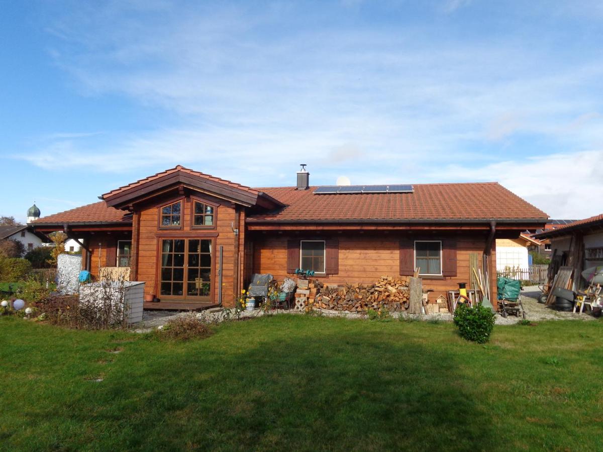 Barrierefreies Zimmer Im Blockhaus Mit Sauna Am See Soyen Εξωτερικό φωτογραφία