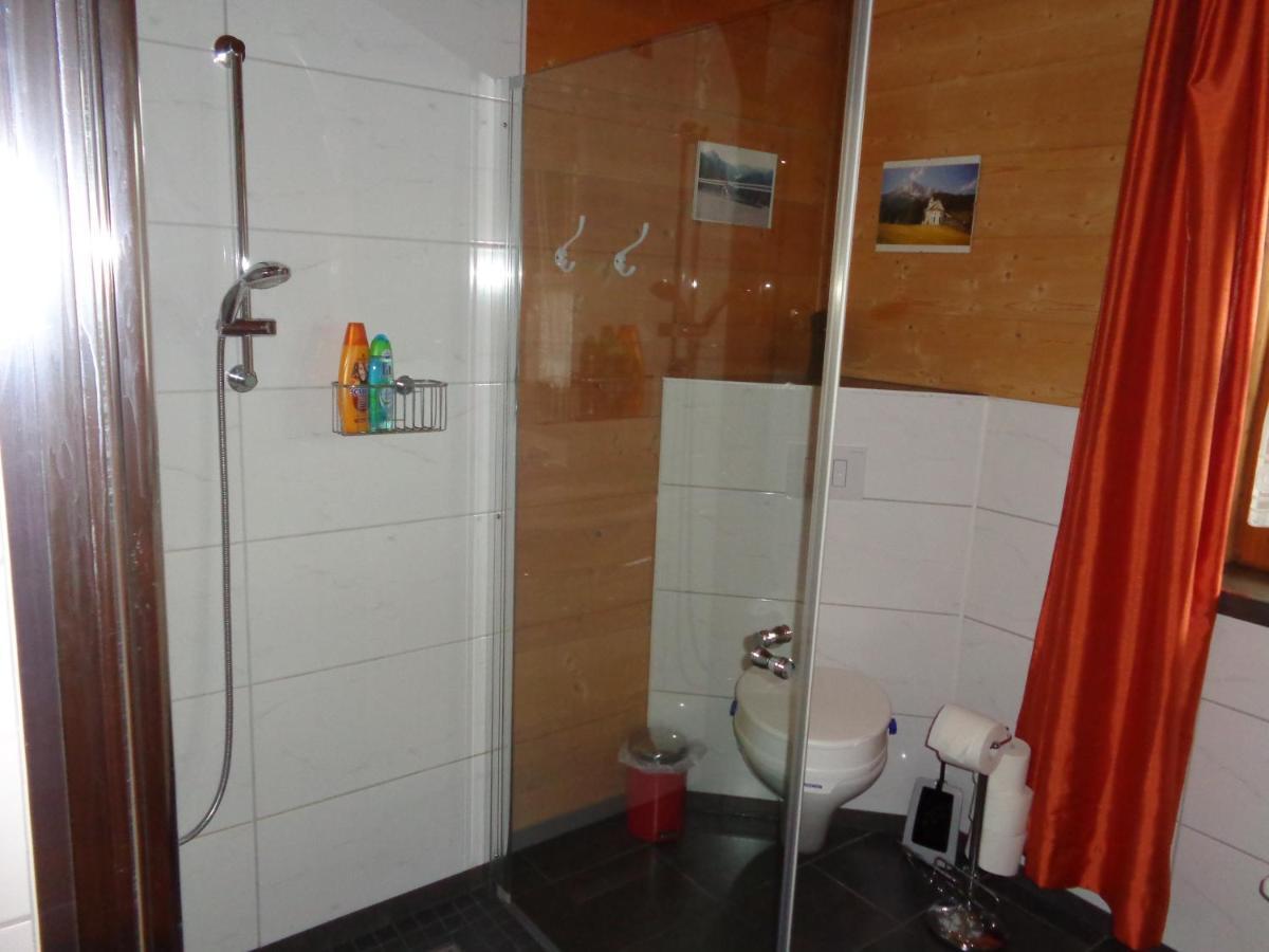 Barrierefreies Zimmer Im Blockhaus Mit Sauna Am See Soyen Εξωτερικό φωτογραφία