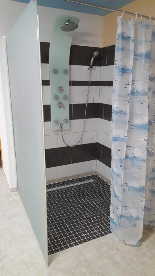 Barrierefreies Zimmer Im Blockhaus Mit Sauna Am See Soyen Εξωτερικό φωτογραφία