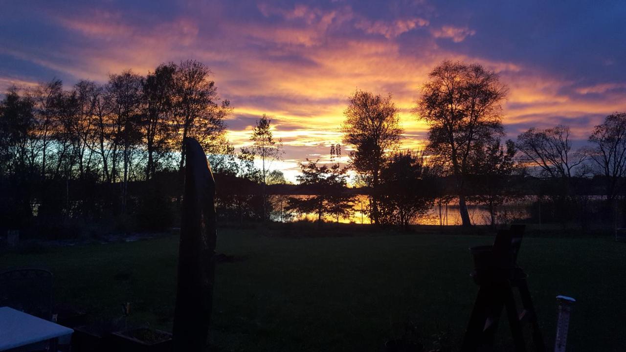 Barrierefreies Zimmer Im Blockhaus Mit Sauna Am See Soyen Εξωτερικό φωτογραφία