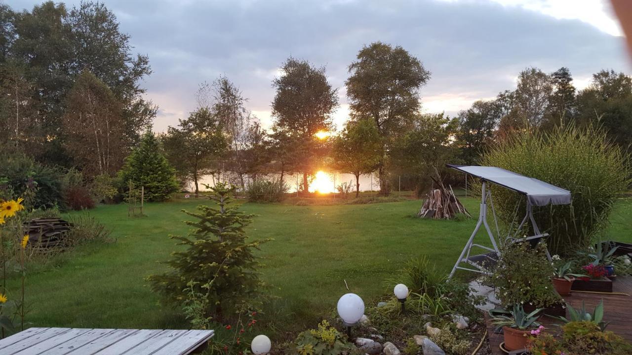 Barrierefreies Zimmer Im Blockhaus Mit Sauna Am See Soyen Εξωτερικό φωτογραφία