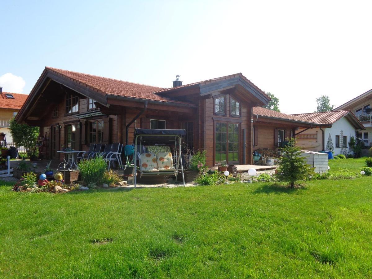 Barrierefreies Zimmer Im Blockhaus Mit Sauna Am See Soyen Εξωτερικό φωτογραφία