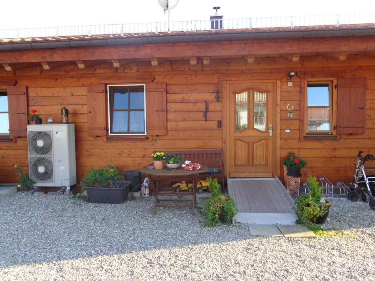 Barrierefreies Zimmer Im Blockhaus Mit Sauna Am See Soyen Εξωτερικό φωτογραφία